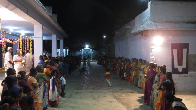 Thiruvelukkai Sri Azhagiyasingaperumal Temple Navarathri Utsavam day 8- 2015-26.jpg