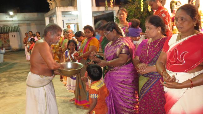 Thiruvelukkai Sri Azhagiyasingaperumal Temple Navarathri Utsavam day 8- 2015-27.jpg