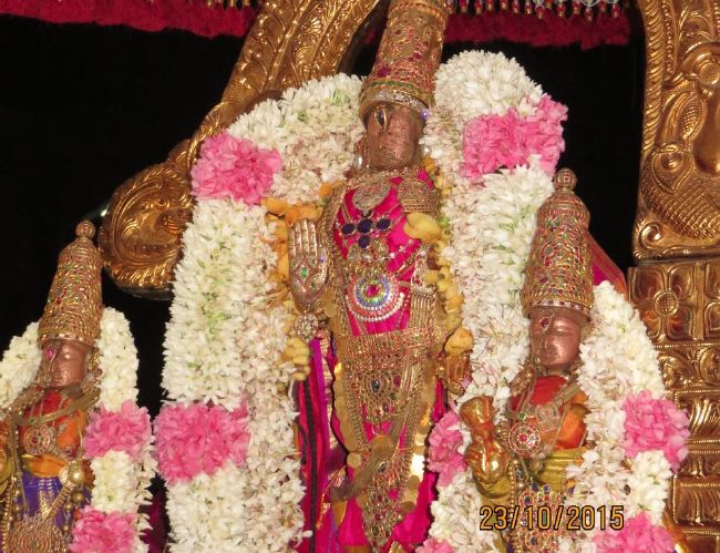 Kanchi Perumal Kovil Peyazhwar Avathara utsavam Satrumurai 2015-02.jpg