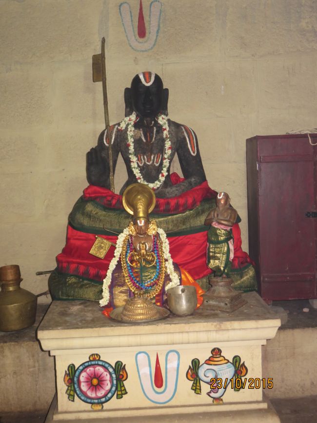 Kanchi Perumal Kovil Peyazhwar Avathara utsavam Satrumurai 2015-28.jpg