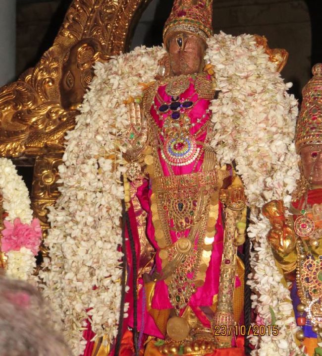 Kanchi Perumal Kovil Peyazhwar Avathara utsavam Satrumurai 2015-42.jpg