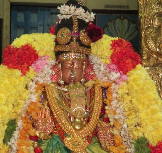 Kanchi Sri perundhevi Thayar Karthikai sukravara purappadu 2015-02.jpg
