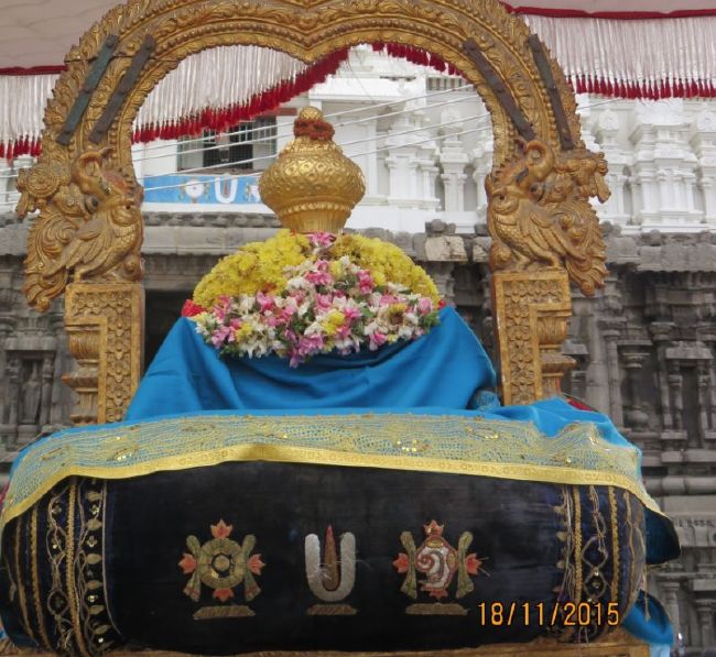 Thoopul Swami Desikan Karthikai Sravana Purappadu 2015-09.jpg