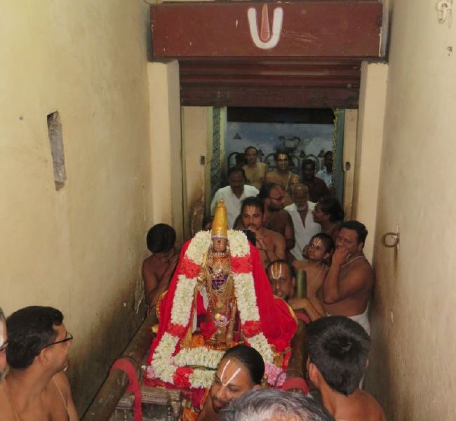 kanchi Sri Devaperumal sannadhi  Karthikai Sravanam purappadu 2015-30.jpg