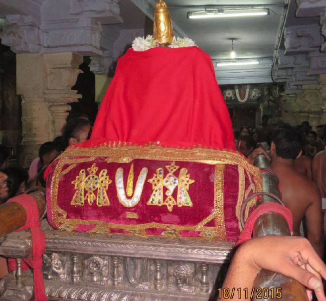 kanchi Sri Devaperumal sannadhi  Karthikai Sravanam purappadu 2015-35.jpg