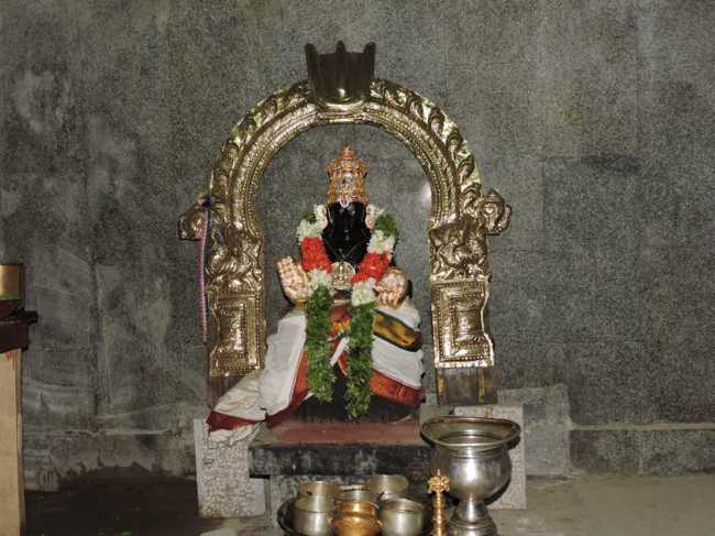 Srirangam-Ul-Desikan-Sannidhi12