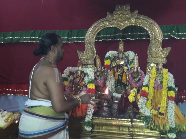 Poovirundavalli-Sri-Varadharaja-Perumal-Thirukachi-Nambigal_02