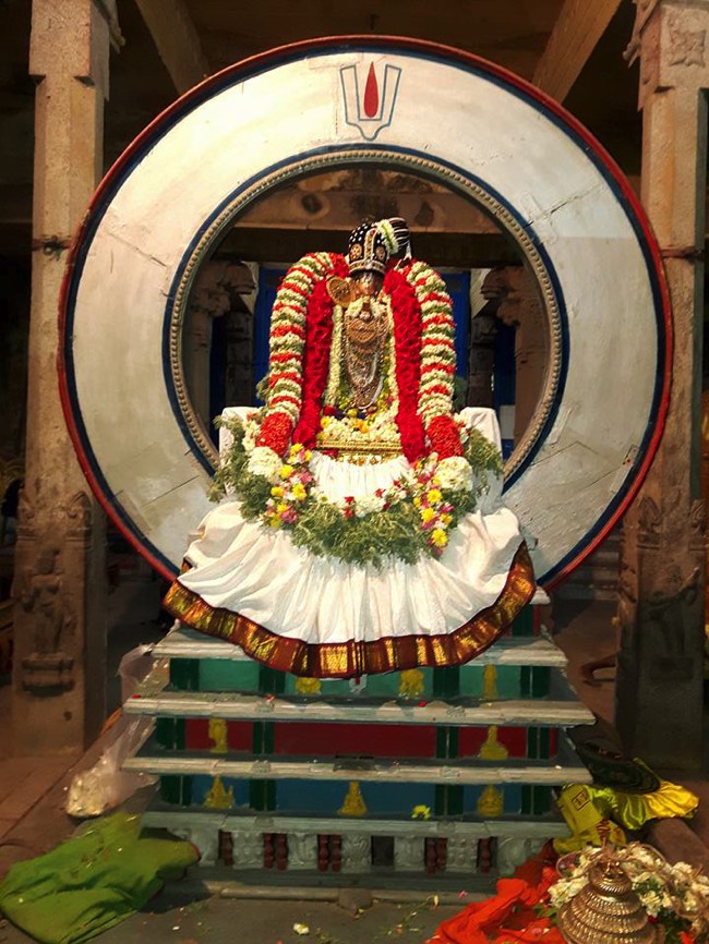 Poovirundavalli-Sri-Varadharaja-Perumal_00
