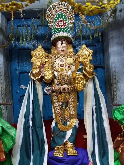 Thiruvelukkai-Sri-Azhagiyasinga-Perumal_03