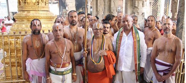HH 46th Srimath Azhagiyasingar Manmadha Varusha Thiruvenkatamudaiyan Mangalasasanam At Tirumala17