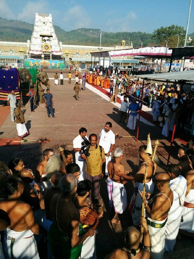 HH 46th Srimath Azhagiyasingar Manmadha Varusha Thiruvenkatamudaiyan Mangalasasanam At Tirumala19