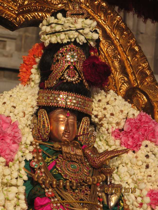 Kanchi_Sri_Varadaraja_Perumal_Temple_Thiruvaadipooram_09