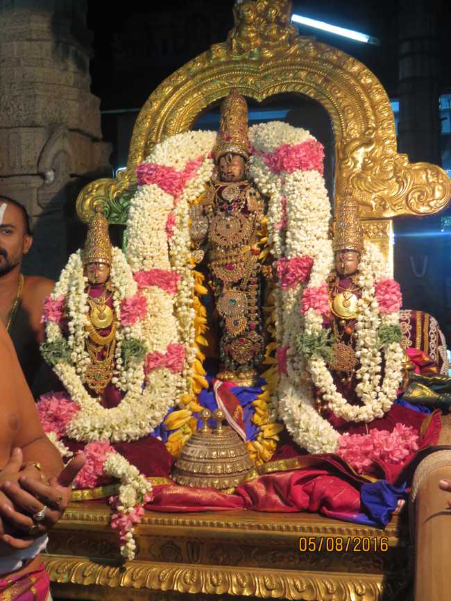 Kanchi_Sri_Varadaraja_Perumal_Temple_Thiruvaadipooram_Thirukkalyanam_21