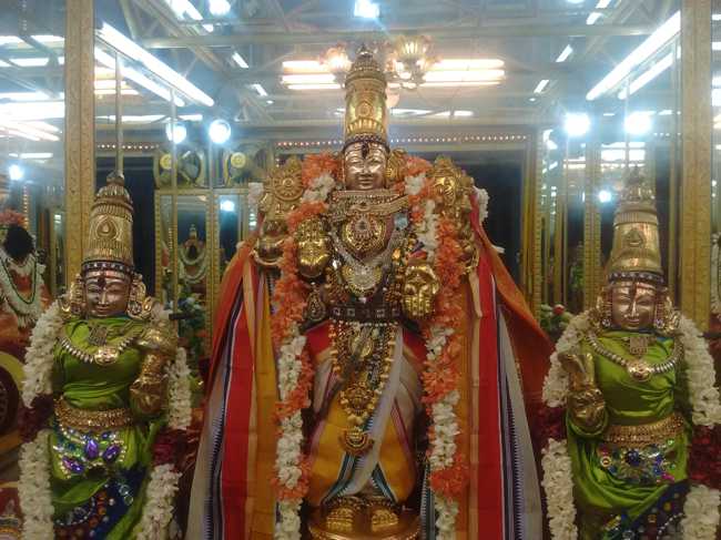 Thiruvelukkai_Sri_Azhagiyasinga_Perumal_Temple_02