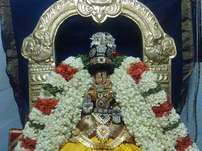 Thiruvelukkai_Sri_Azhagiyasingaperumal_Temple_02