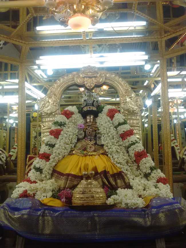 Thiruvelukkai_Sri_Azhagiyasingaperumal_Temple_23