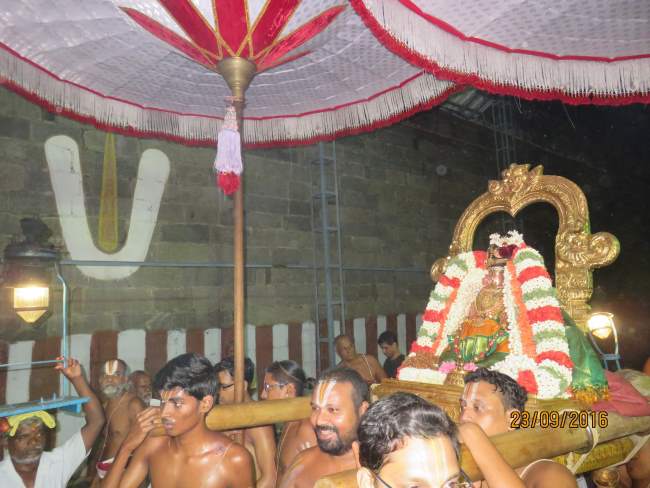 kanchi-perundhevi-thayar-purattasi-sukravara-purappadu-2016021