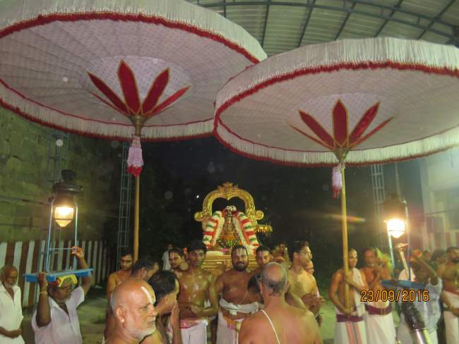 kanchi-perundhevi-thayar-purattasi-sukravara-purappadu-2016022