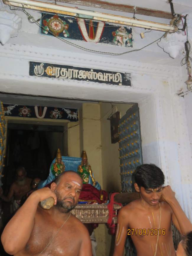 kanchi-sri-devarajaswami-temple-purattasi-krishna-ekadasi-purappadu-2016002