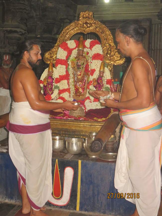 kanchi-sri-devarajaswami-temple-purattasi-krishna-ekadasi-purappadu-2016017