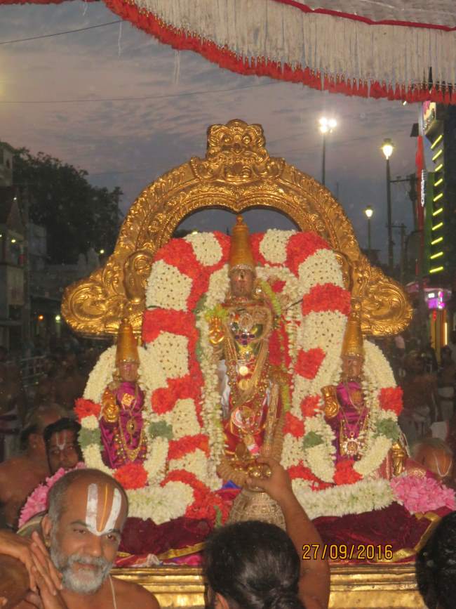 kanchi-sri-devarajaswami-temple-purattasi-krishna-ekadasi-purappadu-2016021