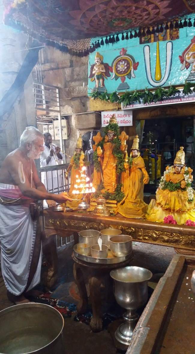 ahobilam-sri-narasimha-swami-temple-purattasi-ammavasai-thirumanjanam-2016002