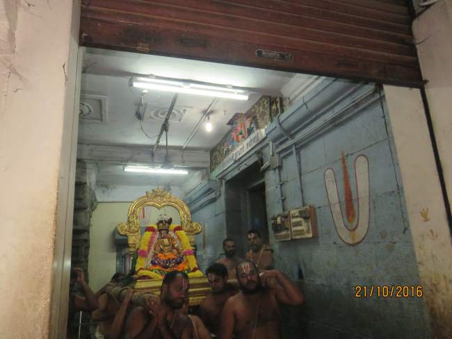 kanchi-devarajaswami-temple-aippasi-sukravara-purappadu-2016001