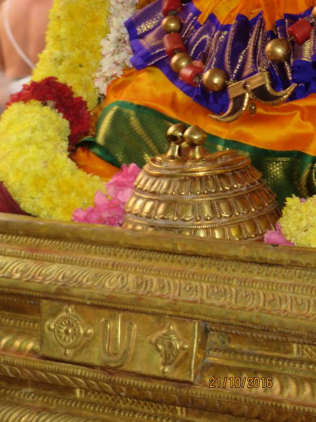 kanchi-devarajaswami-temple-aippasi-sukravara-purappadu-2016008