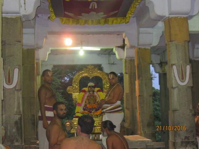 kanchi-devarajaswami-temple-aippasi-sukravara-purappadu-2016020