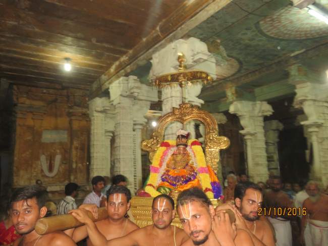 kanchi-devarajaswami-temple-aippasi-sukravara-purappadu-2016035
