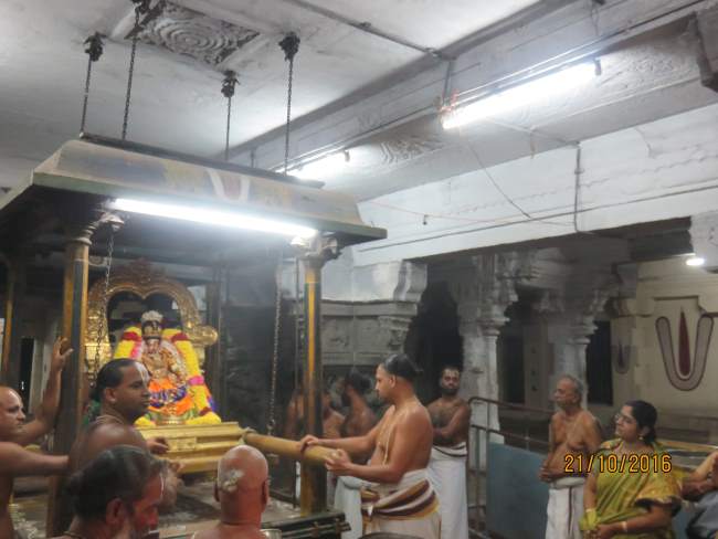 kanchi-devarajaswami-temple-aippasi-sukravara-purappadu-2016038