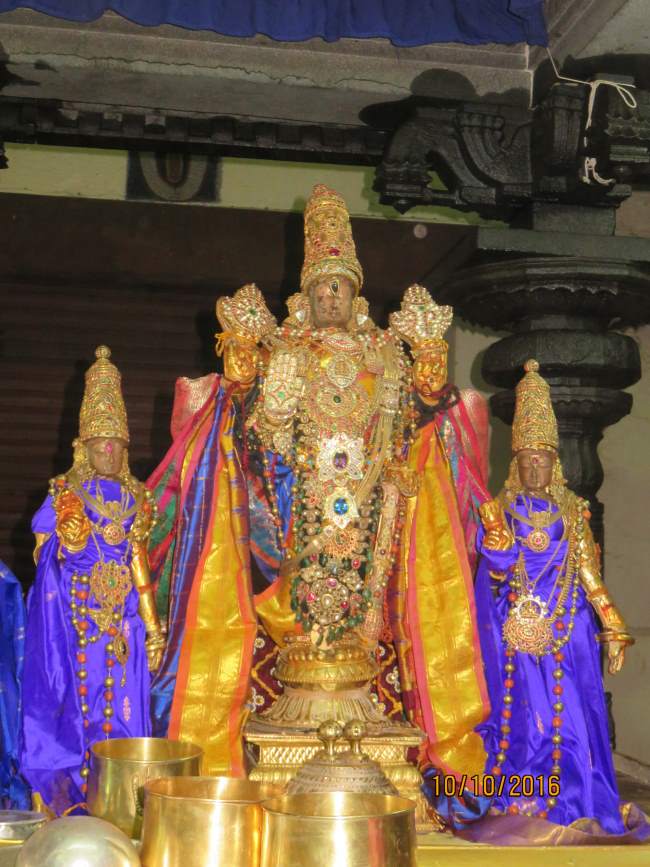kanchi-devarajaswami-temple-mahanavami-morning-purappadu-2016042