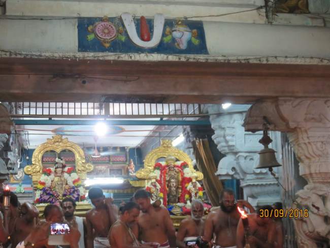 kanchi-devarajaswami-temple-navarathri-utsavam-day-1-2016040