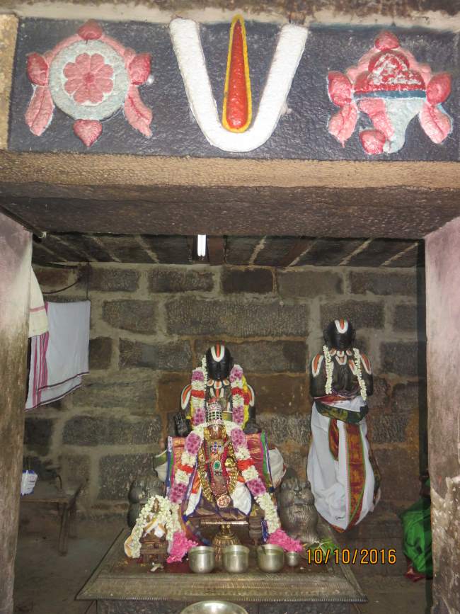 kanchi-mahanavami-evening-purappadu-2016036