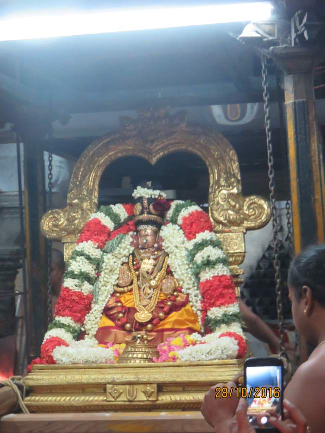 kanchi-sri-perundhevi-thayar-aippasi-sukravara-purappadu-2016029