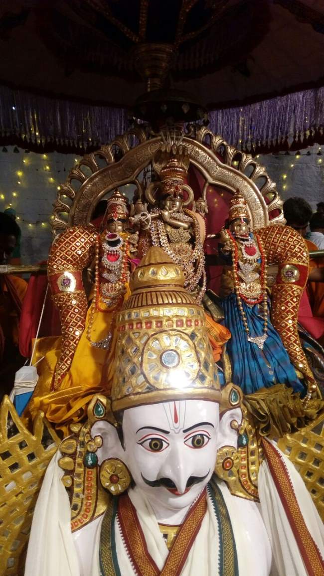 punjai-puliampatti-sri-karivaradharaja-perumal-temple-vijayadasami-purappadu-2016022