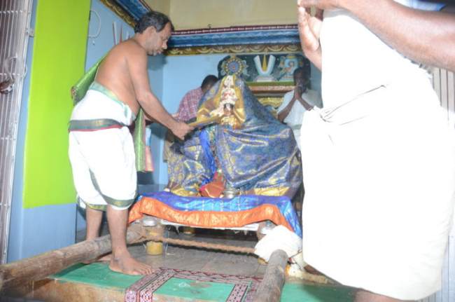 thirukannamangai-swami-desikan-thirunakshatra-utsavam-panimukkatu-sevai-2016011