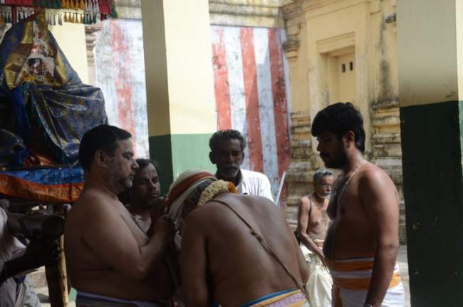 thirukannamangai-swami-desikan-thirunakshatra-utsavam-panimukkatu-sevai-2016034