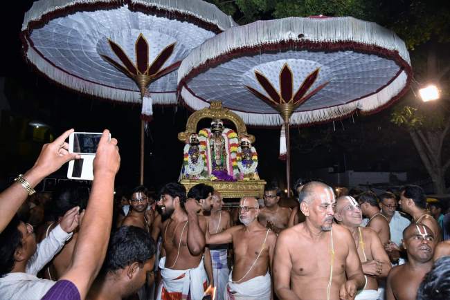 thiruvallikeni-sri-parthasarathy-temple-deepavalli-purappadu007