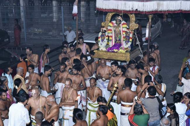 thiruvallikeni-sri-parthasarathy-temple-deepavalli-purappadu037