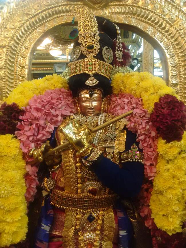 thiruvelukkai-sri-azhagiyasingaperumal-temple-navarathri-day-1-2016009