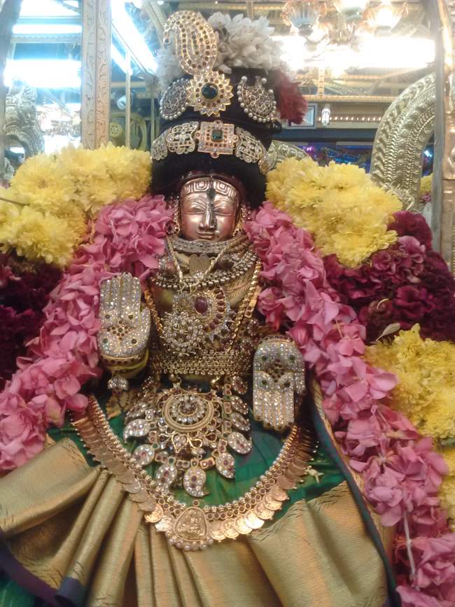 thiruvelukkai-sri-azhagiyasingaperumal-temple-navarathri-day-1-2016012