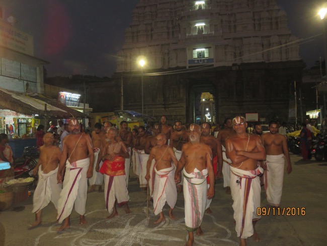 kanchi_sri_varadaraja_perumal_temple_peiyazhwar_satrumarai_utsavam_04