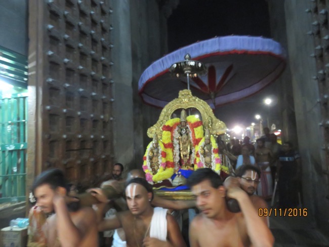 kanchi_sri_varadaraja_perumal_temple_peiyazhwar_satrumarai_utsavam_15