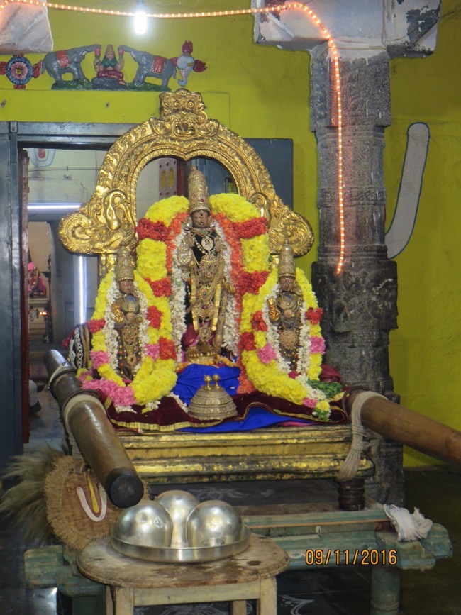 kanchi_sri_varadaraja_perumal_temple_peiyazhwar_satrumarai_utsavam_24