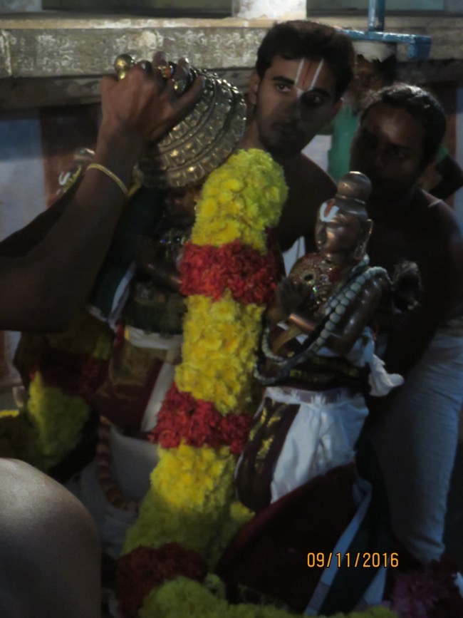 kanchi_sri_varadaraja_perumal_temple_peiyazhwar_satrumarai_utsavam_36