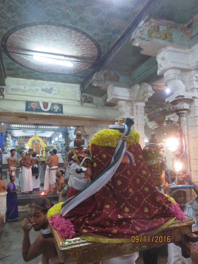 kanchi_sri_varadaraja_perumal_temple_peiyazhwar_satrumarai_utsavam_38